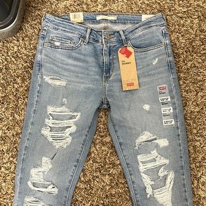 Levi’s 711 Skinny Jeans